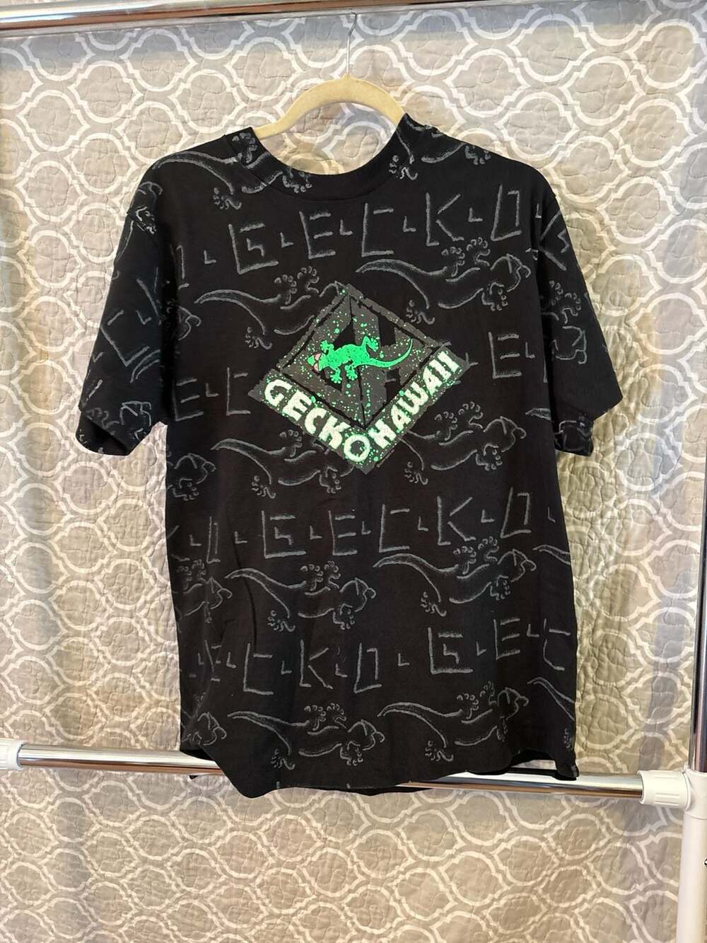 Vintage Gecko Hawaii 90s All Over Print Diamond Logo T-Shirt